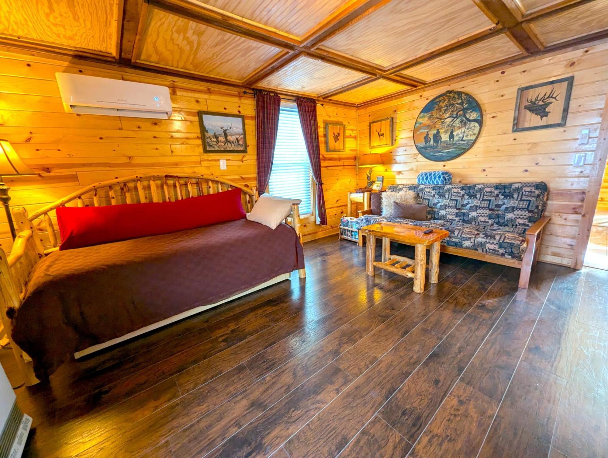 Yellowstone Treasure Guesthouses On The River Гардінер Екстер'єр фото